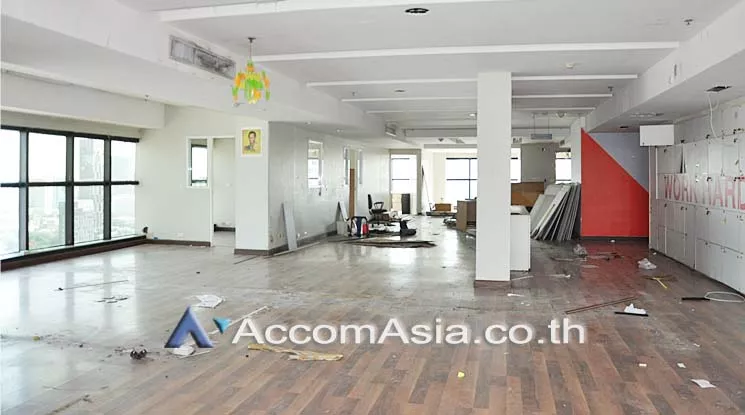  Office space For Rent in Sukhumvit, Bangkok  near BTS Ekkamai (AA14408)
